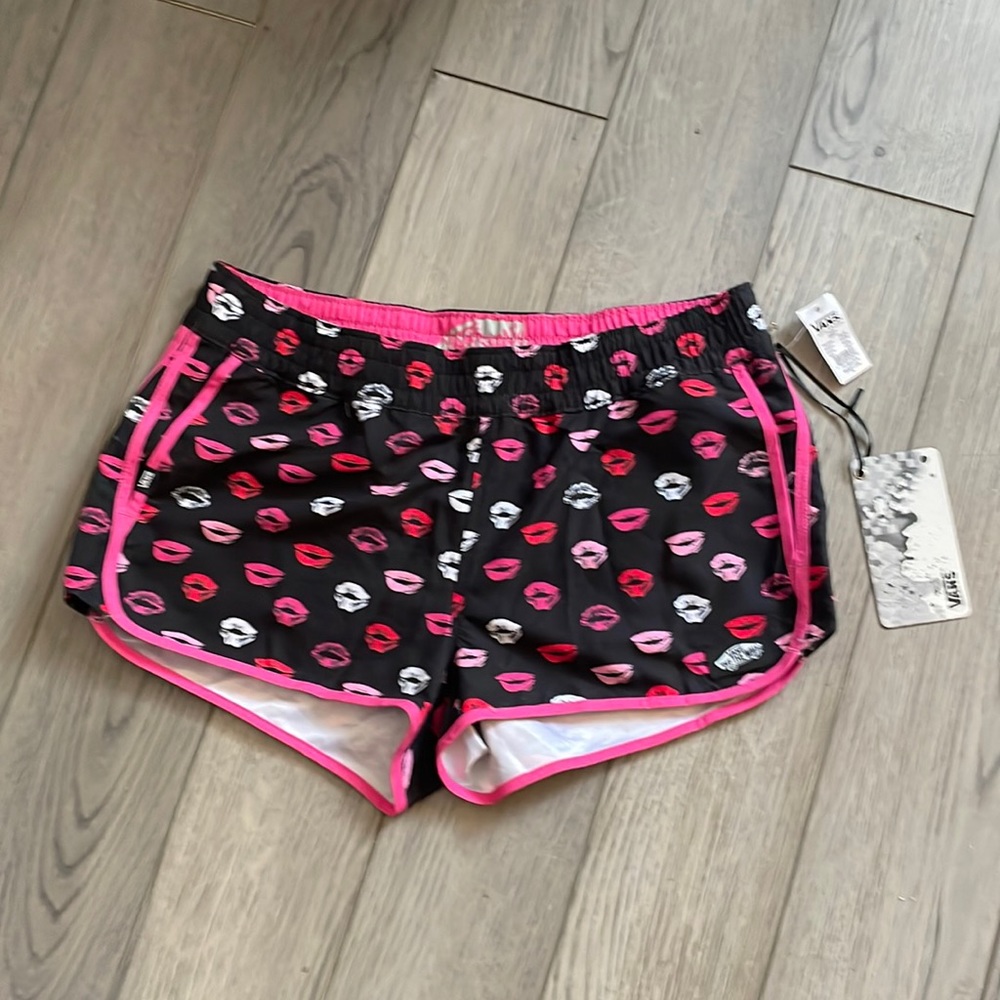 Vans Black Pink Red Kisses Board Lips Summer Shorts Size Medium/7 New With Tags